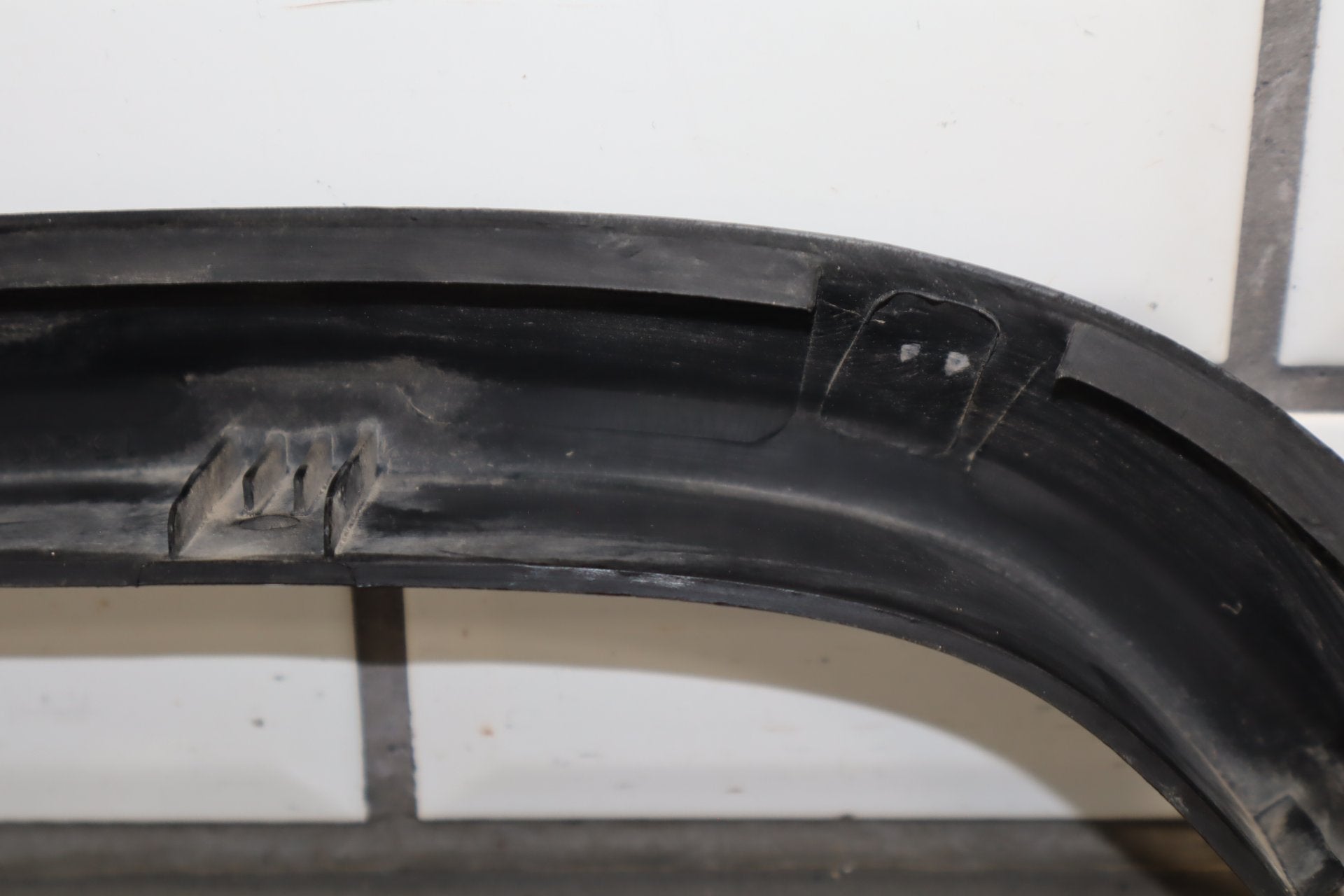 2003-2009 Hummer H2- Left Front Hood Flare Moulding 15200466