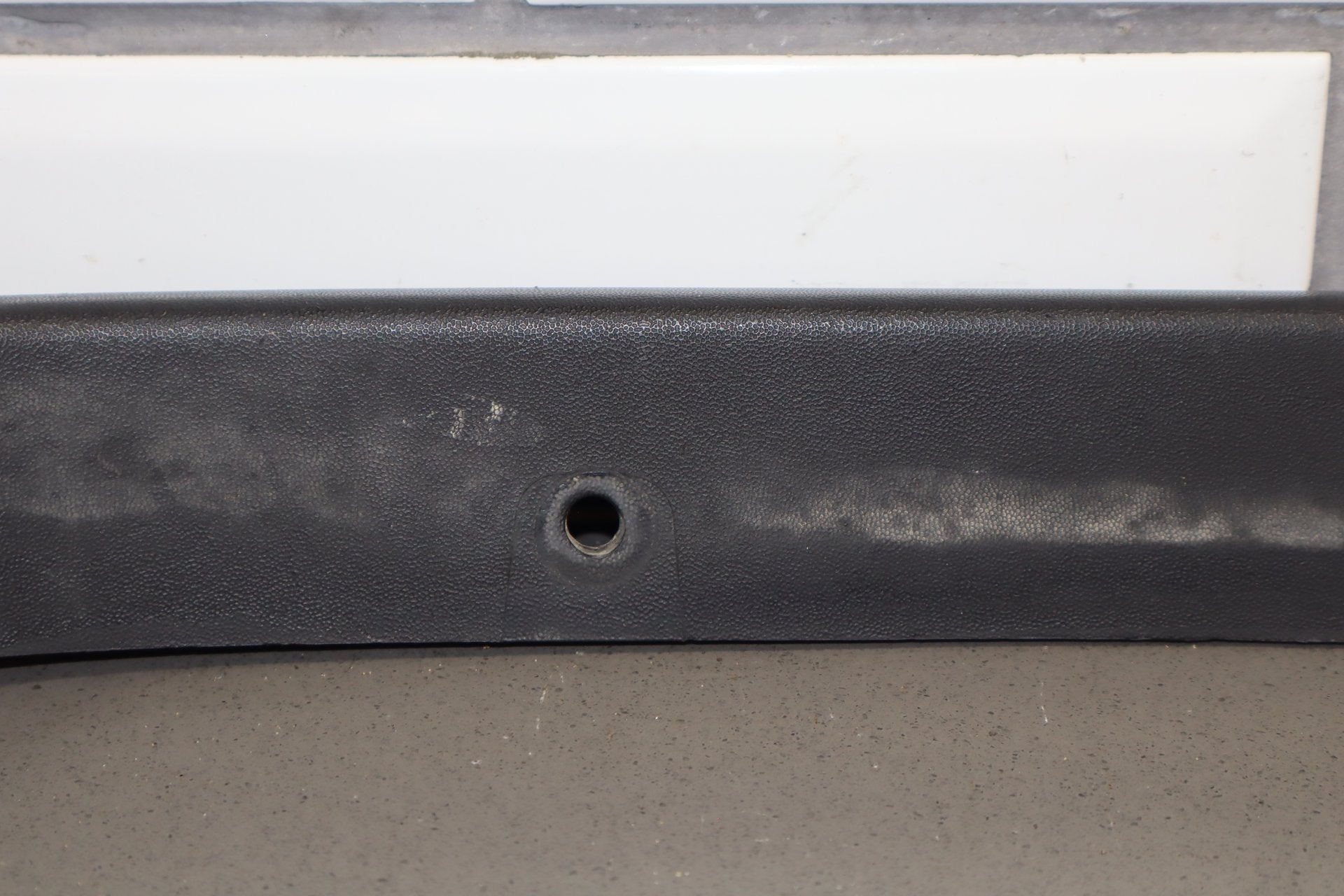 2003-2009 Hummer H2- Left Front Hood Flare Moulding 15200466