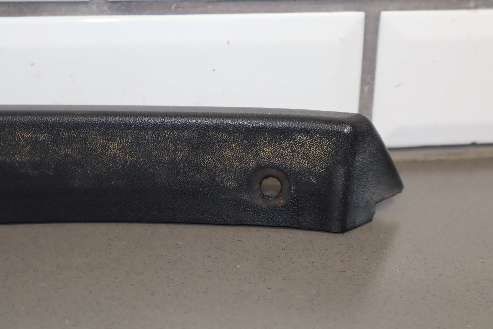 2003-2009 Hummer H2- Left Front Hood Flare Moulding 15200466