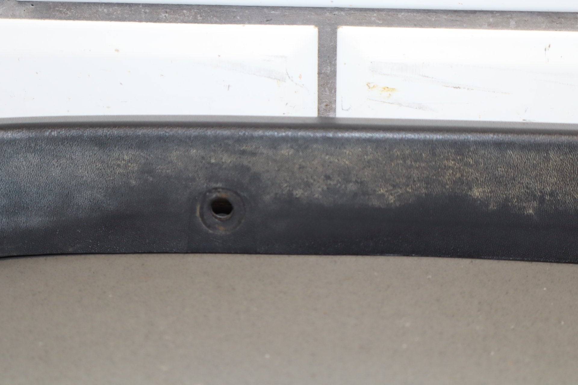 2003-2009 Hummer H2- Left Front Hood Flare Moulding 15200466