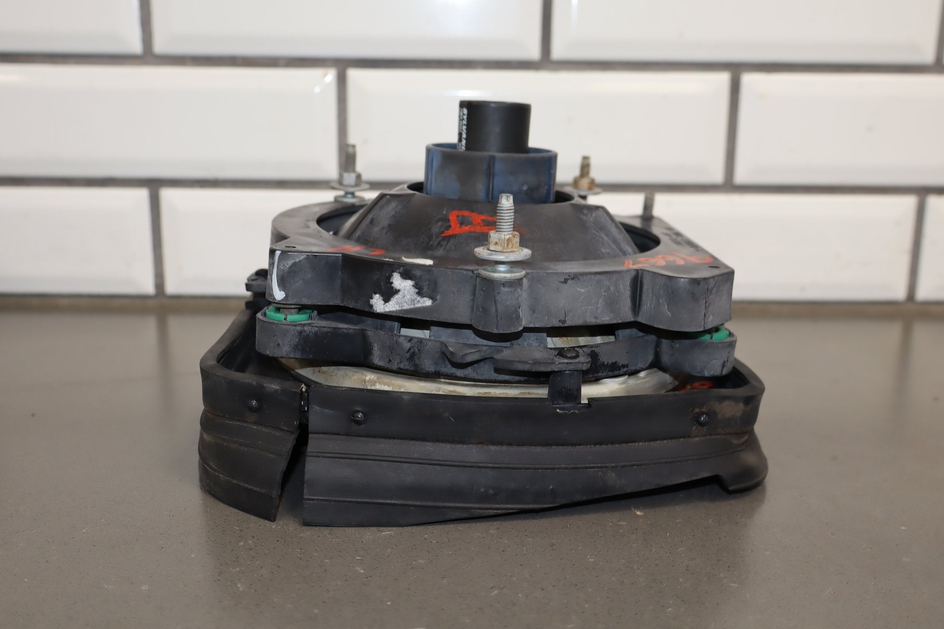 2003-2009 Hummer H2 Left Headlamp OEM 20821229