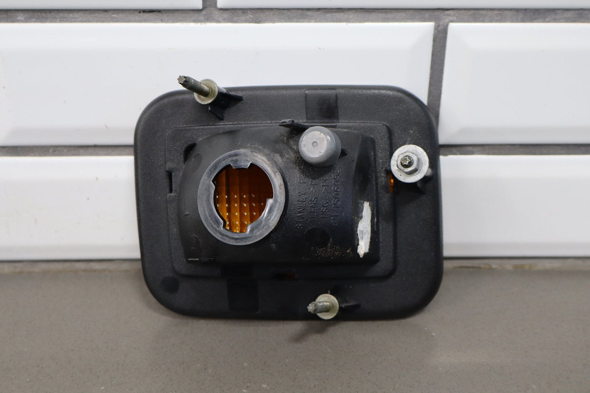 2003-2009 Hummer H2 Left Headlamp W/ Amber Marker Lamp 20821229