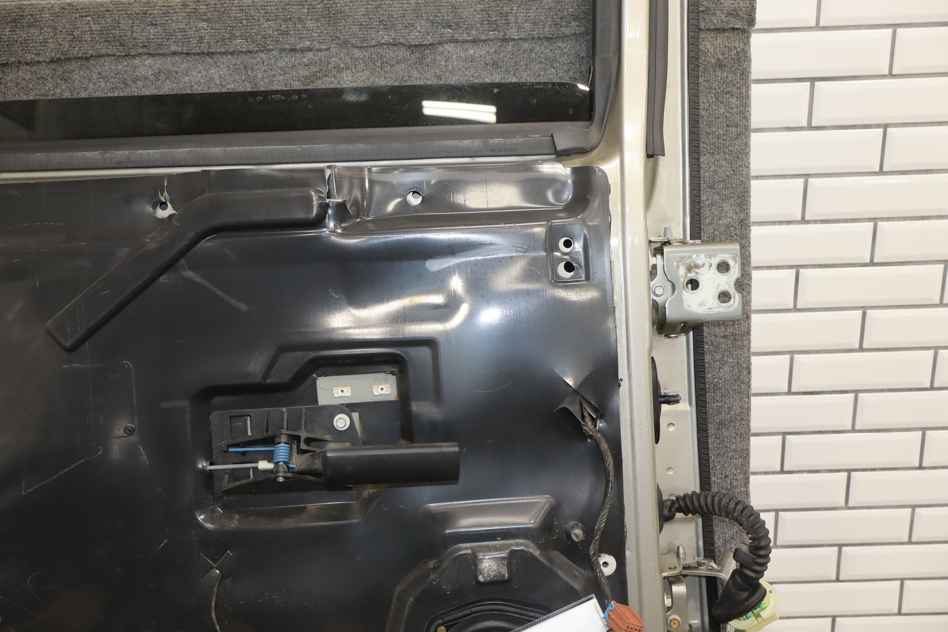 2003-2009 Hummer H2 Left Rear Door Pewter ( 11 ) 10396625
