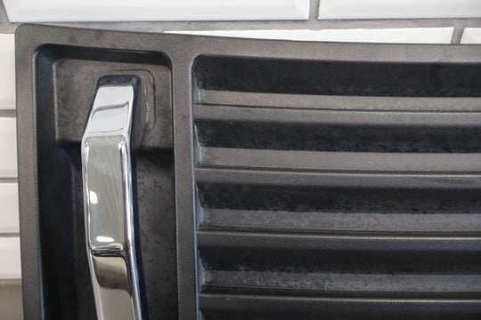 2003 - 2009 Hummer H2 OEM Black Upper Hood Grille W/Chrome Handles *1 Crack*