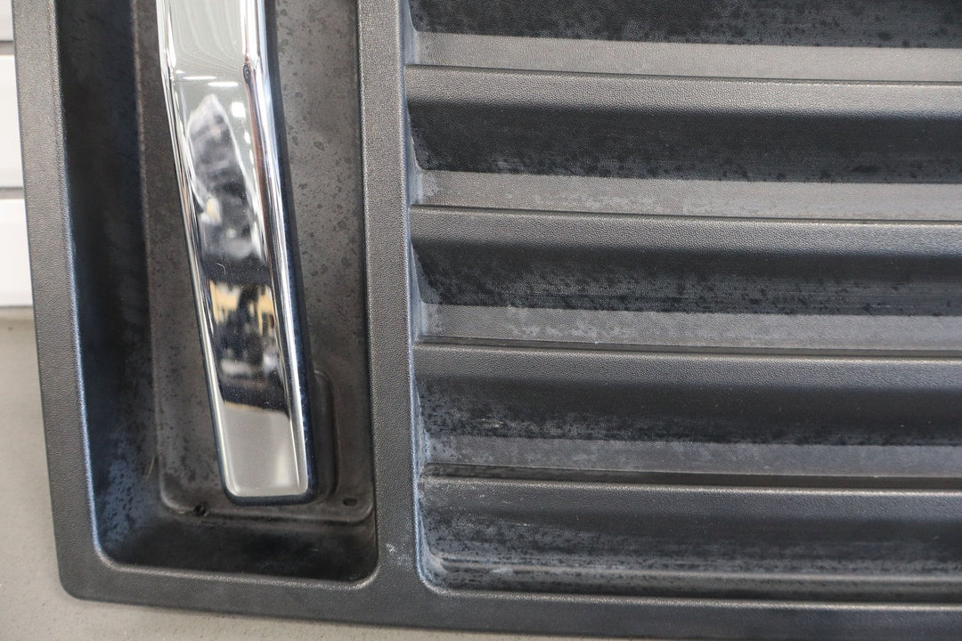 2003 - 2009 Hummer H2 OEM Black Upper Hood Grille W/Chrome Handles *1 Crack*