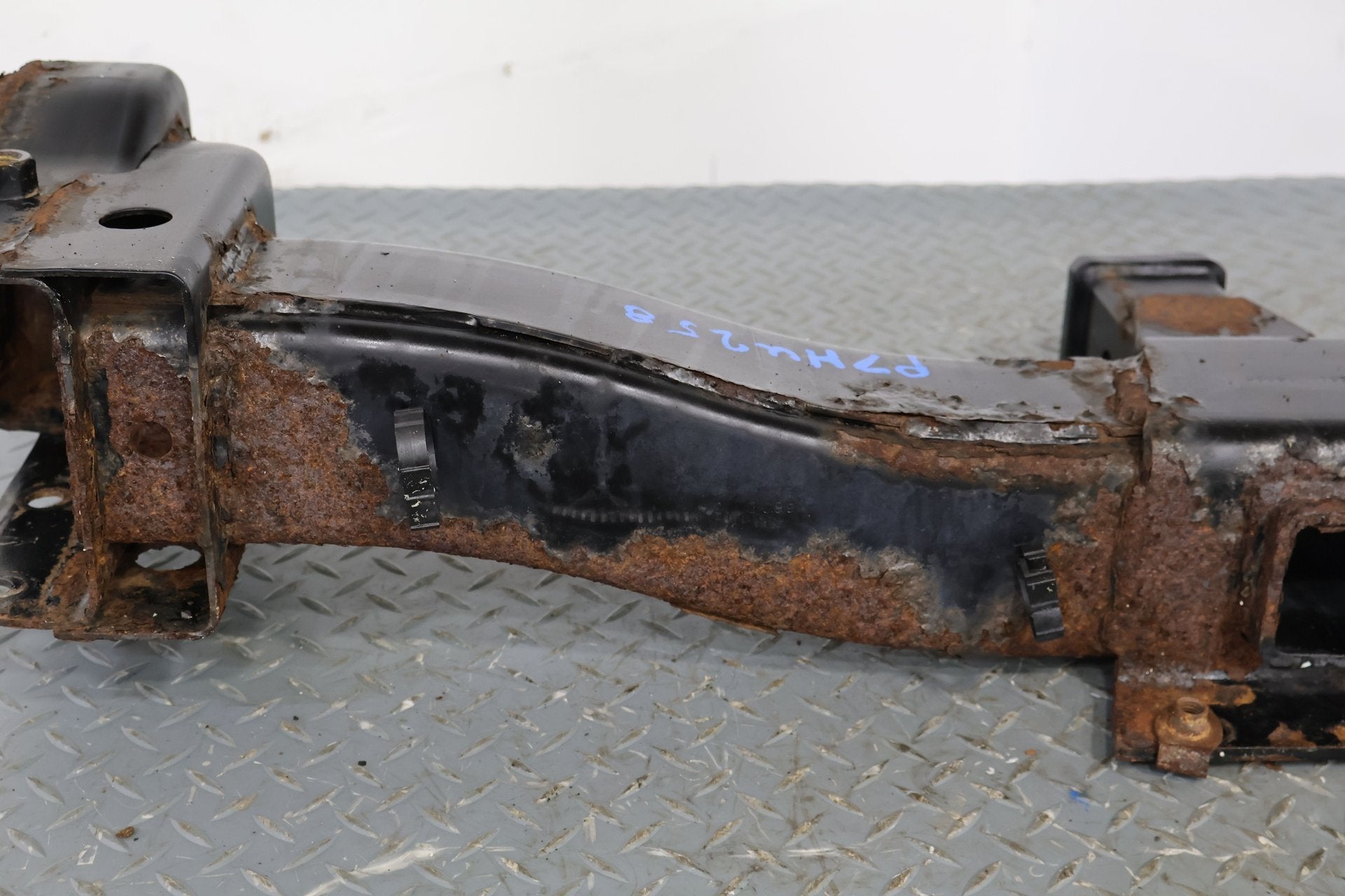 2003-2009 Hummer H2- OEM Trailer Towing Hitch Receiver