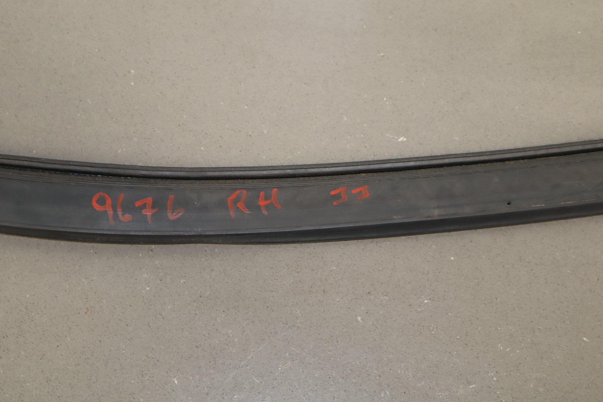 2003-2009 Hummer H2- Passenger Quarter Panel to Door Seal