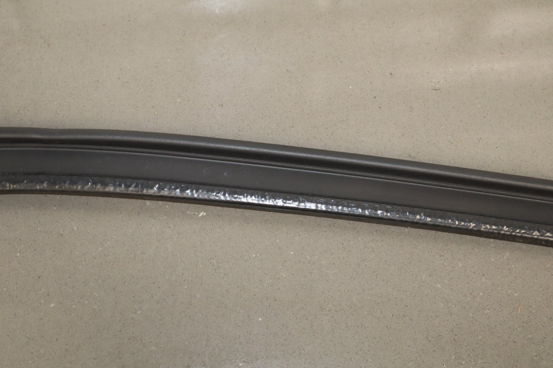 2003-2009 Hummer H2- Passenger Quarter Panel to Door Seal