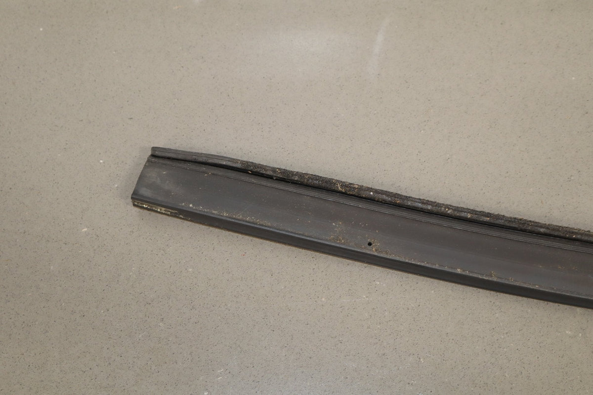 2003-2009 Hummer H2- Passenger Quarter Panel to Door Seal