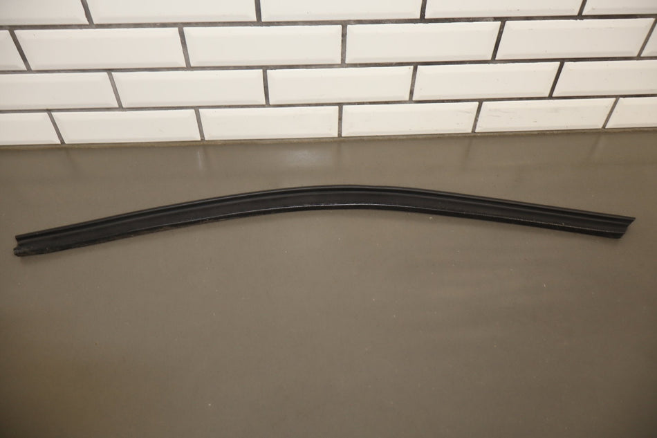 2003-2009 Hummer H2- Passenger Quarter Panel to Door Seal