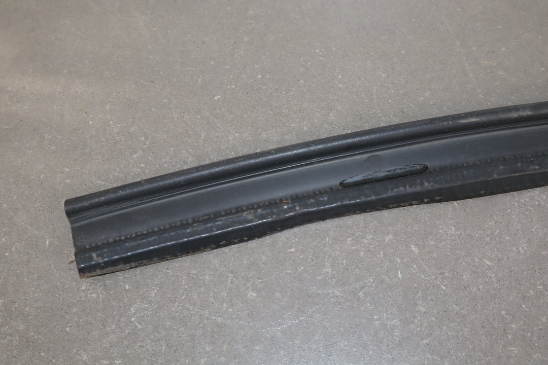 2003 - 2009 Hummer H2 - Passenger Quarter Panel to Door Seal