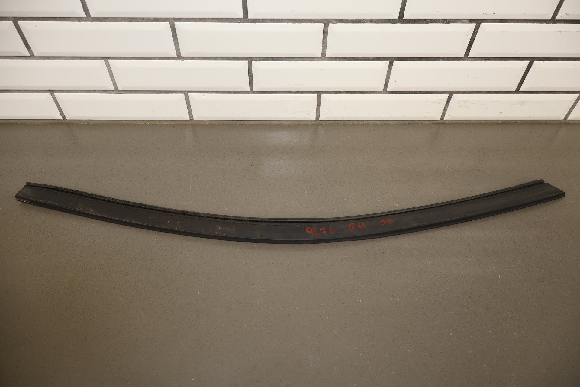 2003-2009 Hummer H2- Passenger Quarter Panel to Door Seal