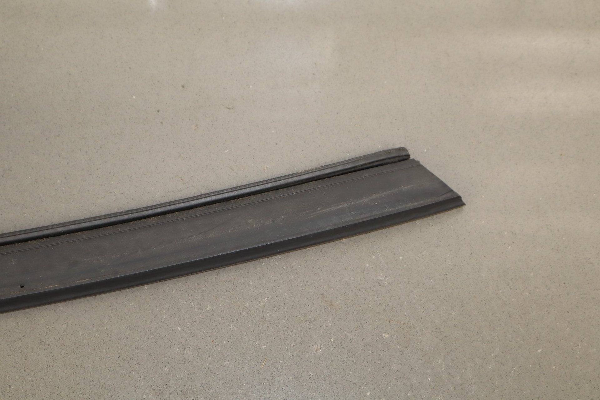 2003-2009 Hummer H2- Passenger Quarter Panel to Door Seal