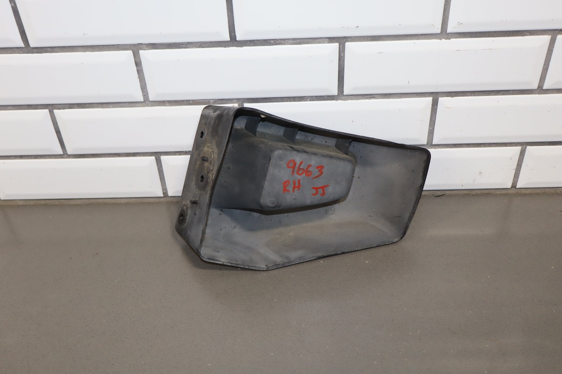 2003-2009 Hummer H2 Passenger Right Front Bumper Extension 88944406