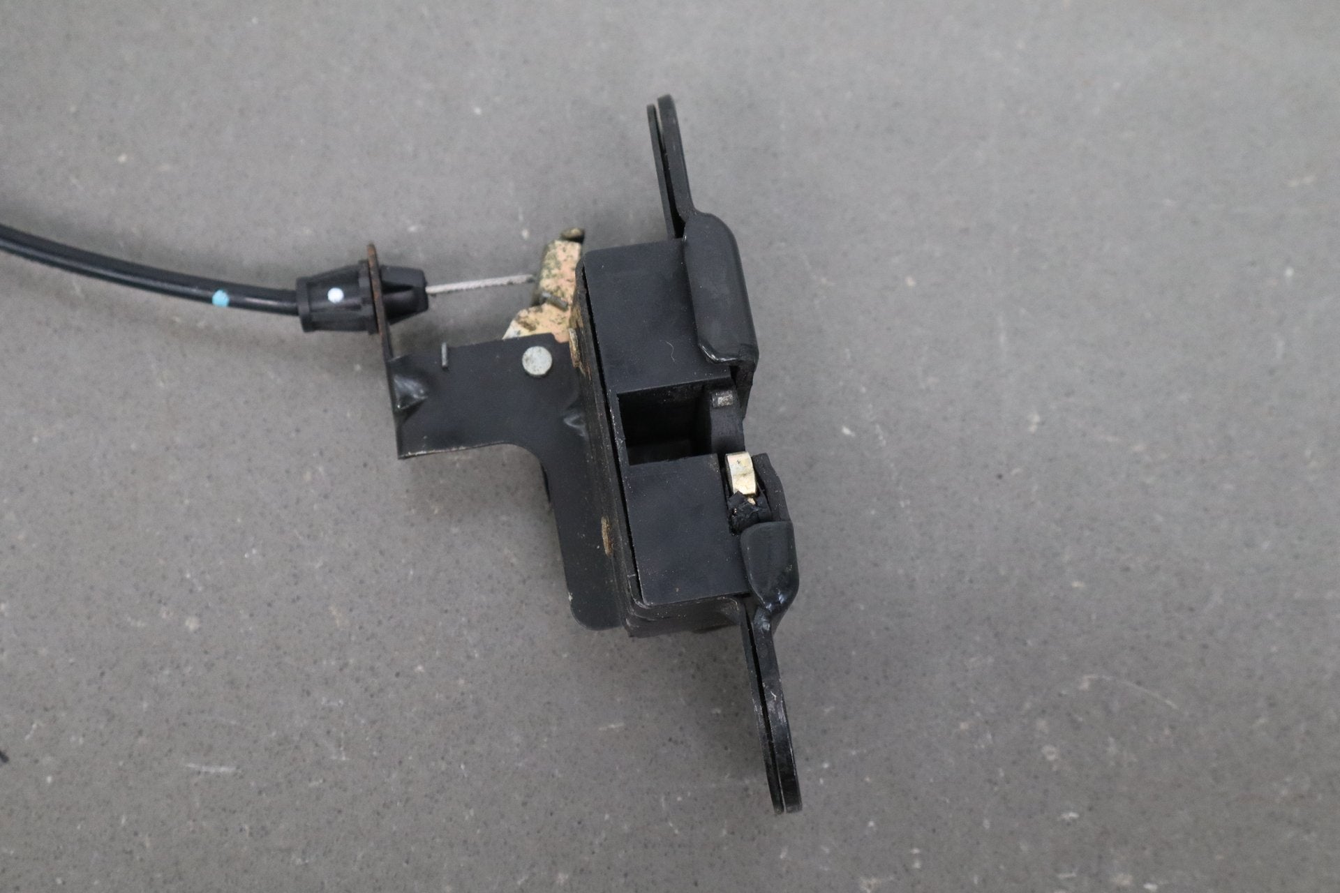 2003-2009 Hummer H2 Rear Hatch Latches W/ Release Cables