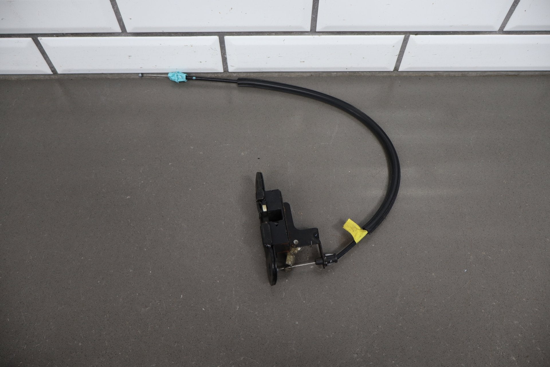 2003-2009 Hummer H2 Rear Hatch Latches W/ Release Cables