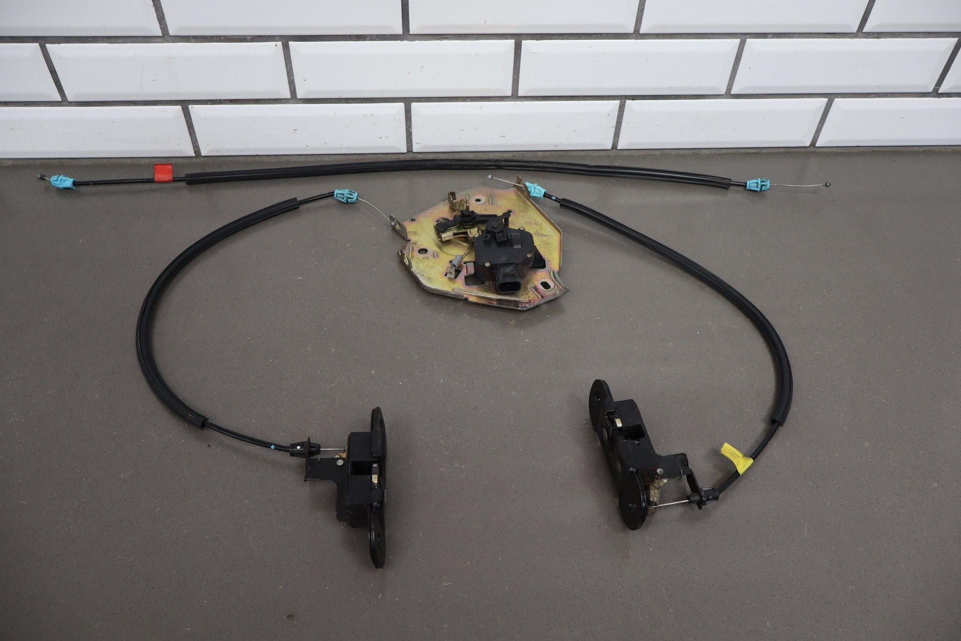 2003-2009 Hummer H2 Rear Hatch Latches W/ Release Cables