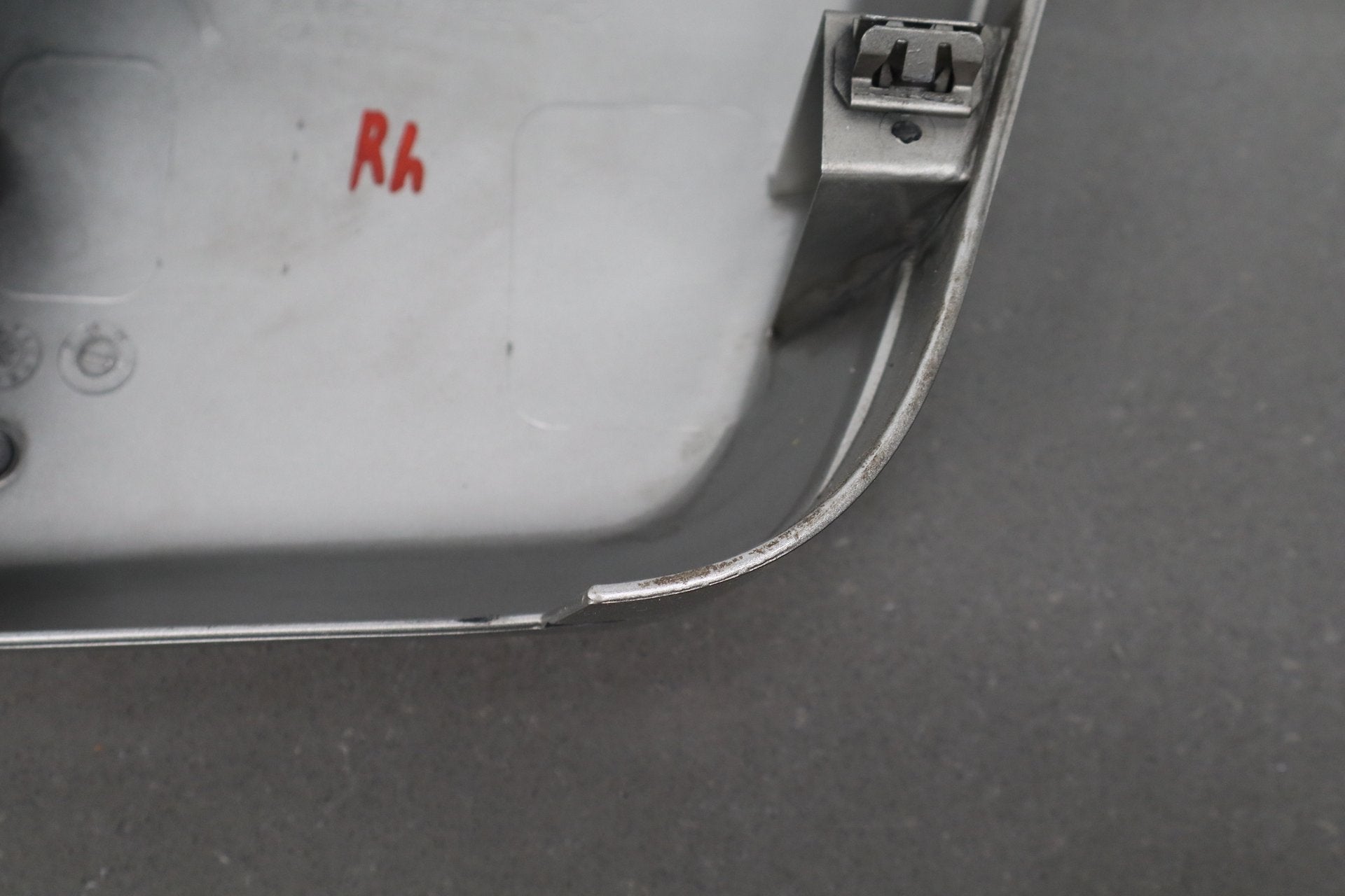 2003-2009 Hummer H2 - RH Passenger Cowl Vent Panel Cap Pewter 11