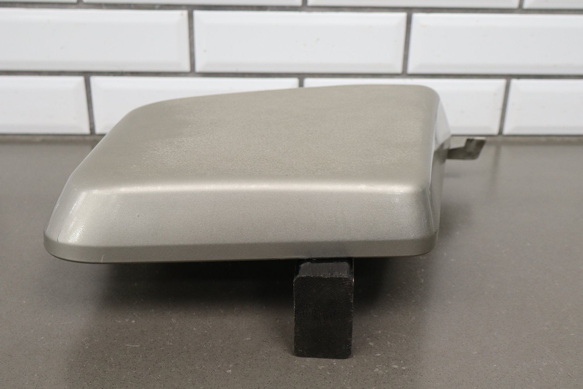 2003-2009 Hummer H2 - RH Passenger Cowl Vent Panel Cap Pewter 11