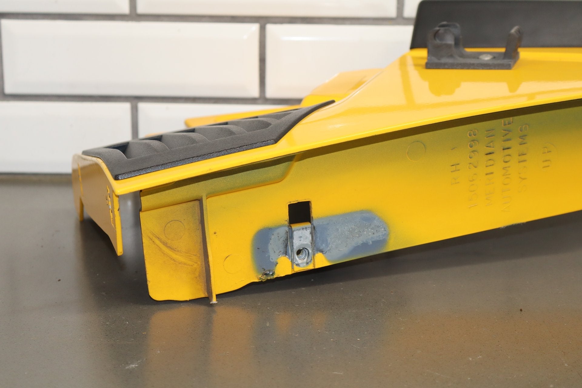 2003-2009 Hummer H2 Right Fender Yellow 43