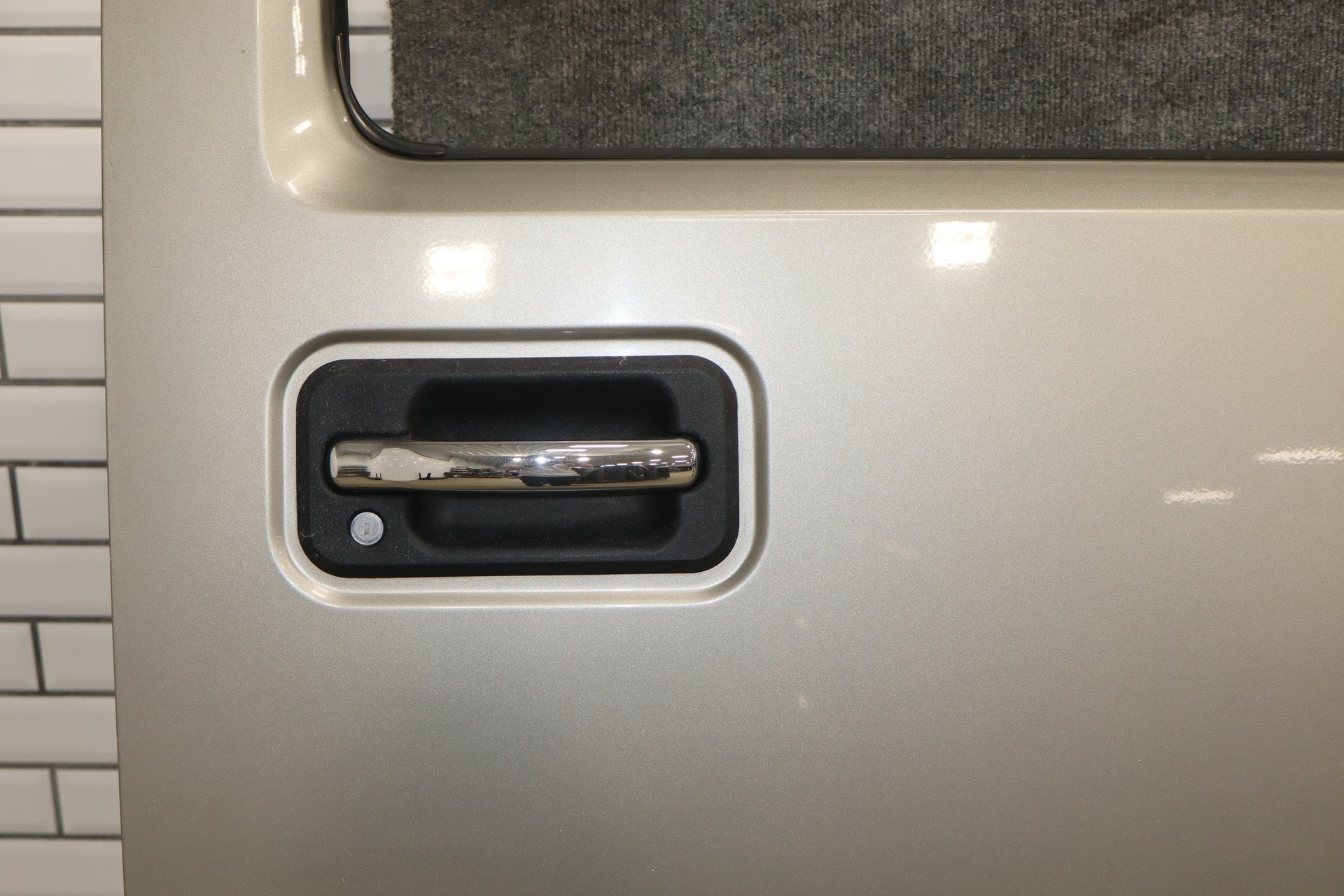 2003-2009 Hummer H2 Right Front Door Pewter 11