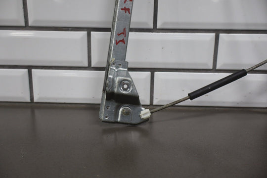 2003 - 2009 Hummer H2 Right Front Door Regulator 10390765 OEM