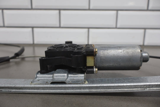 2003 - 2009 Hummer H2 Right Front Door Regulator 10390765 OEM