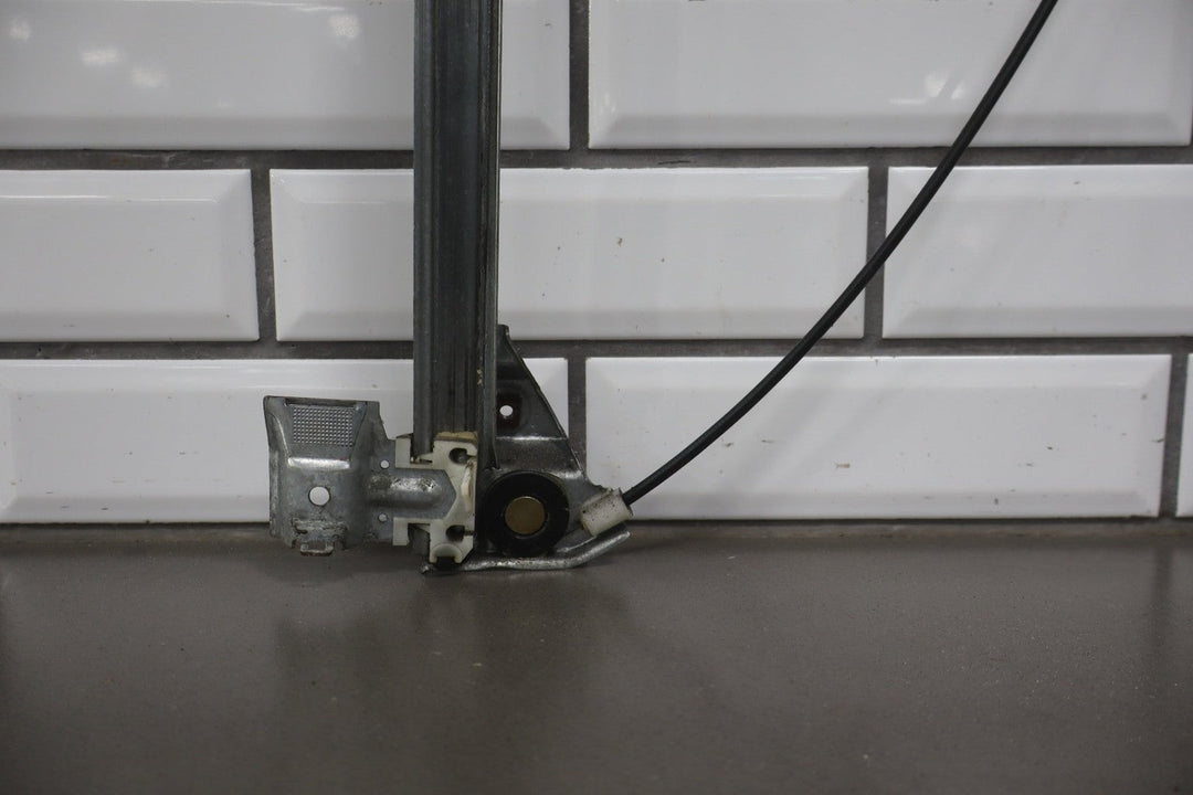 2003 - 2009 Hummer H2 Right Front Door Regulator 10390765 OEM