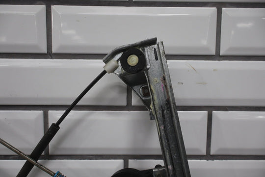 2003 - 2009 Hummer H2 Right Front Door Regulator 10390765 OEM