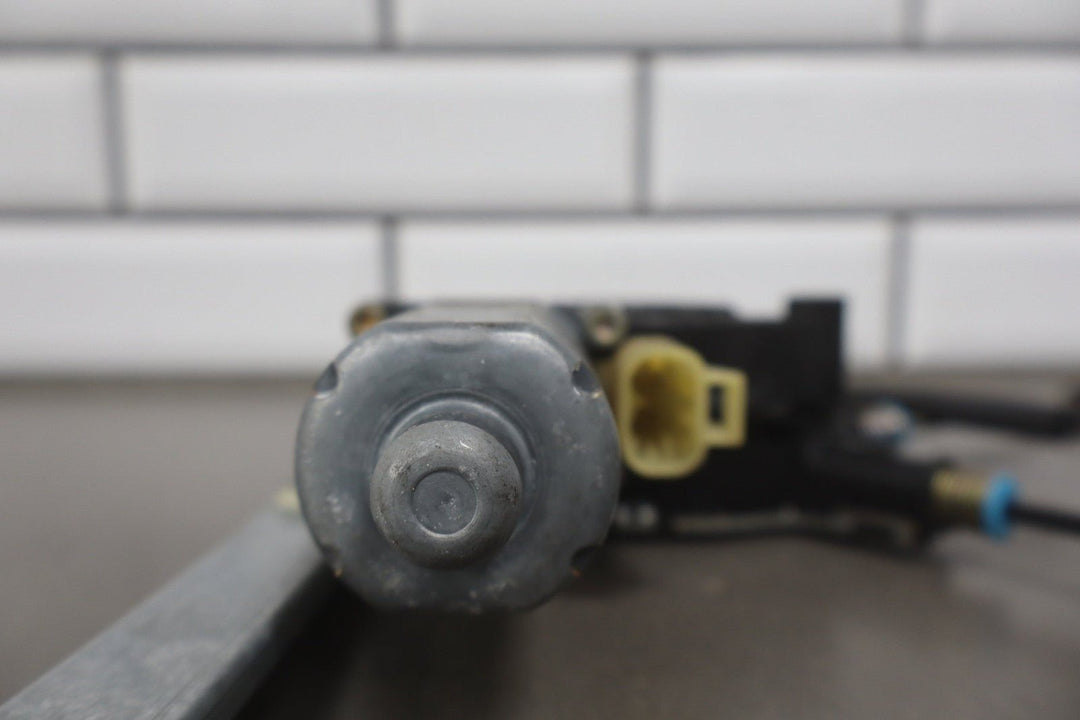 2003 - 2009 Hummer H2 Right Front Door Regulator 10390765 OEM