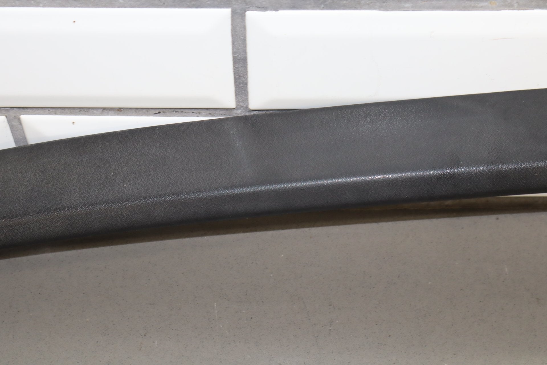 2003-2009 Hummer H2- Right Front Hood Flare Moulding 15200467