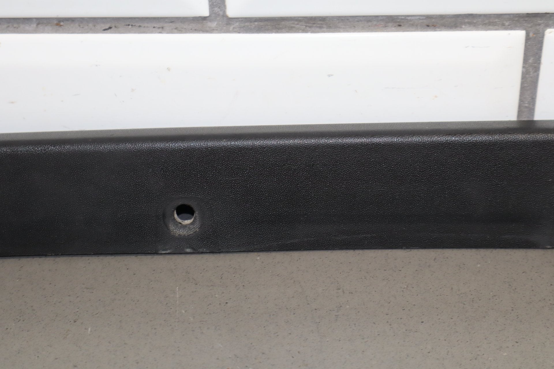 2003-2009 Hummer H2- Right Front Hood Flare Moulding 15200467