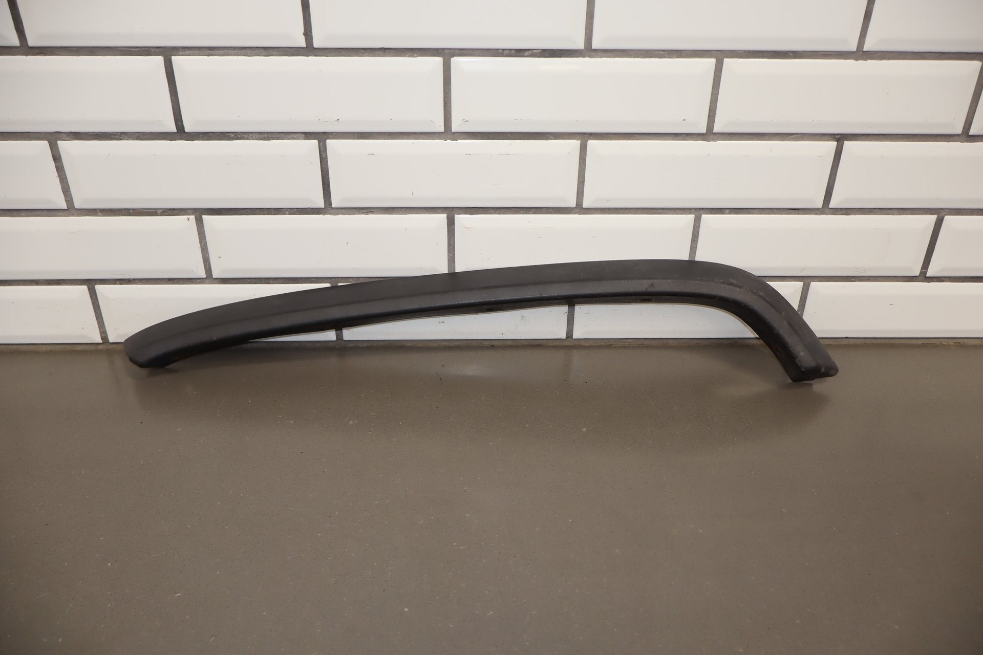 2003-2009 Hummer H2- Right Front Hood Flare Moulding 15200467