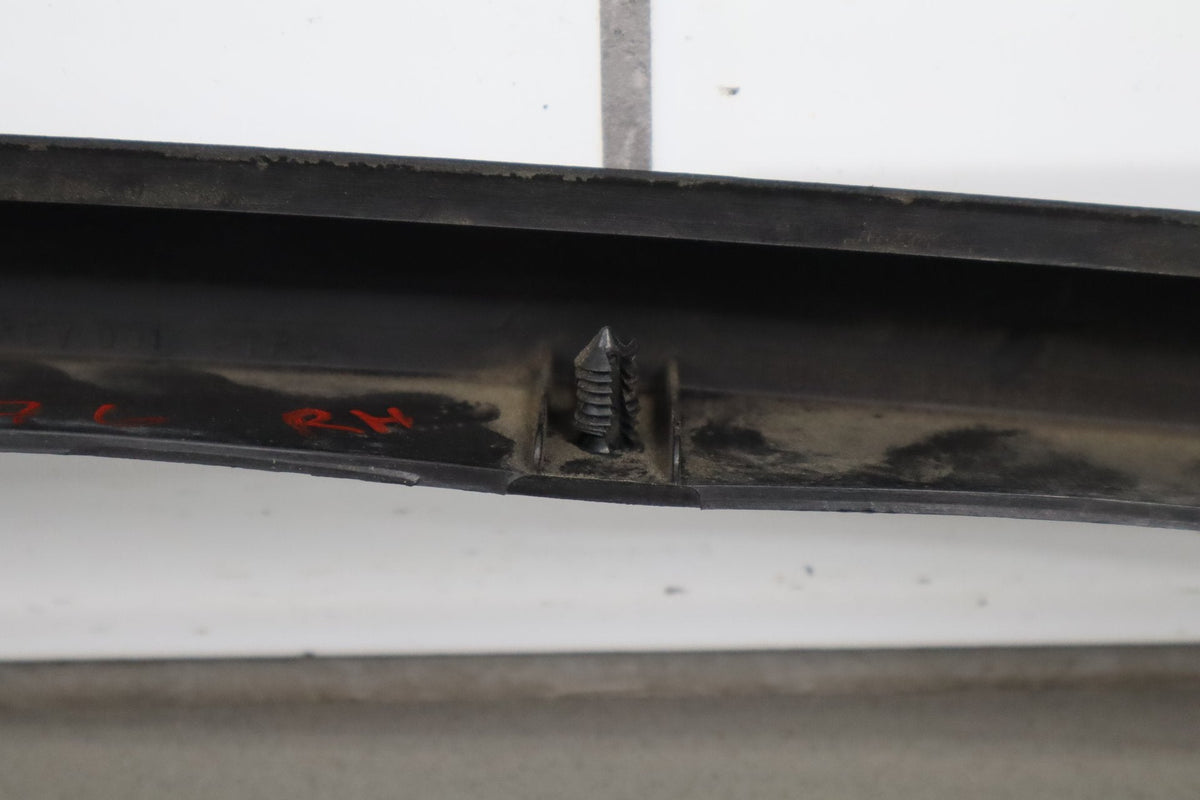 2003-2009 Hummer H2- Right Front Hood Flare Moulding 15200467