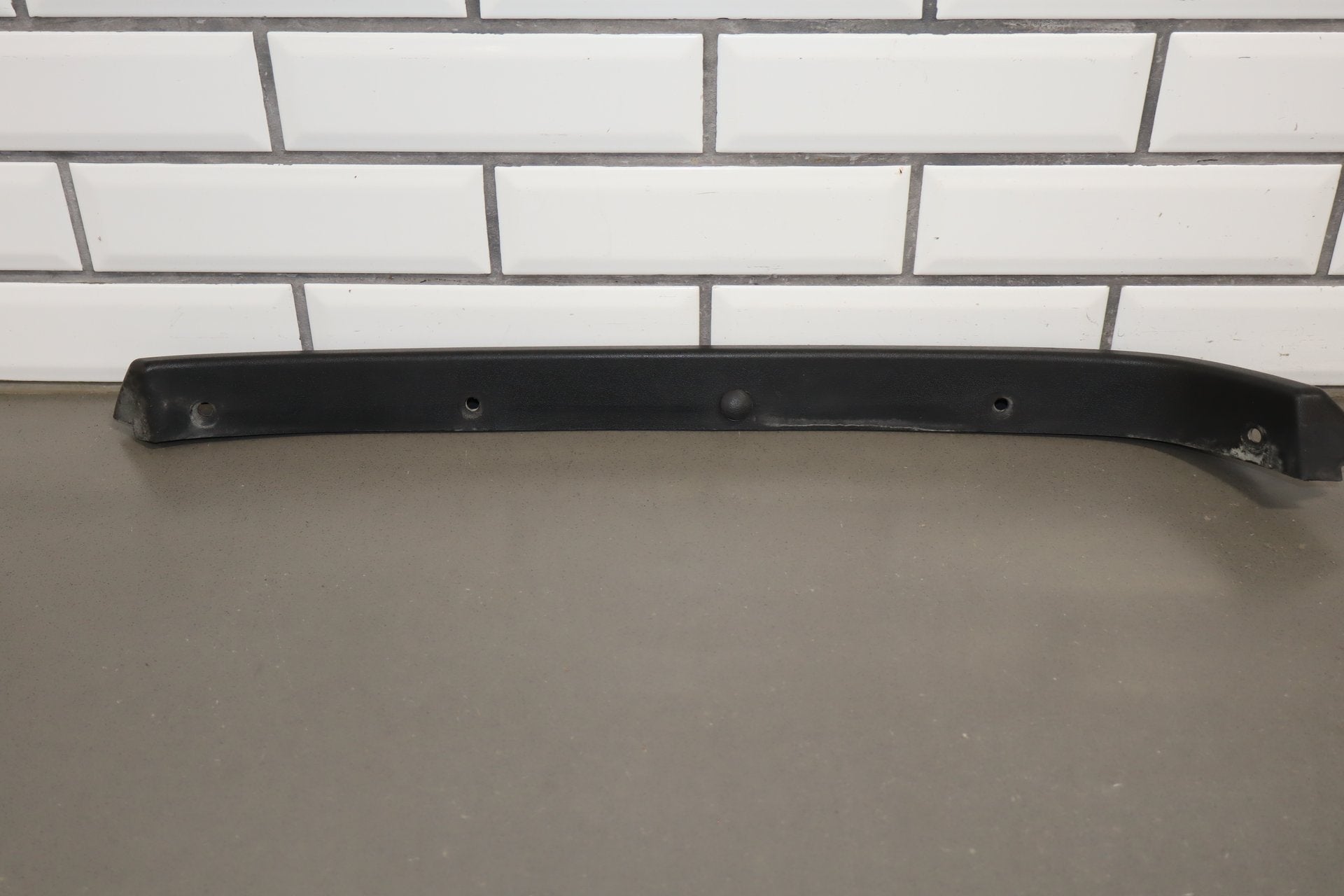 2003-2009 Hummer H2- Right Front Hood Flare Moulding 15200467