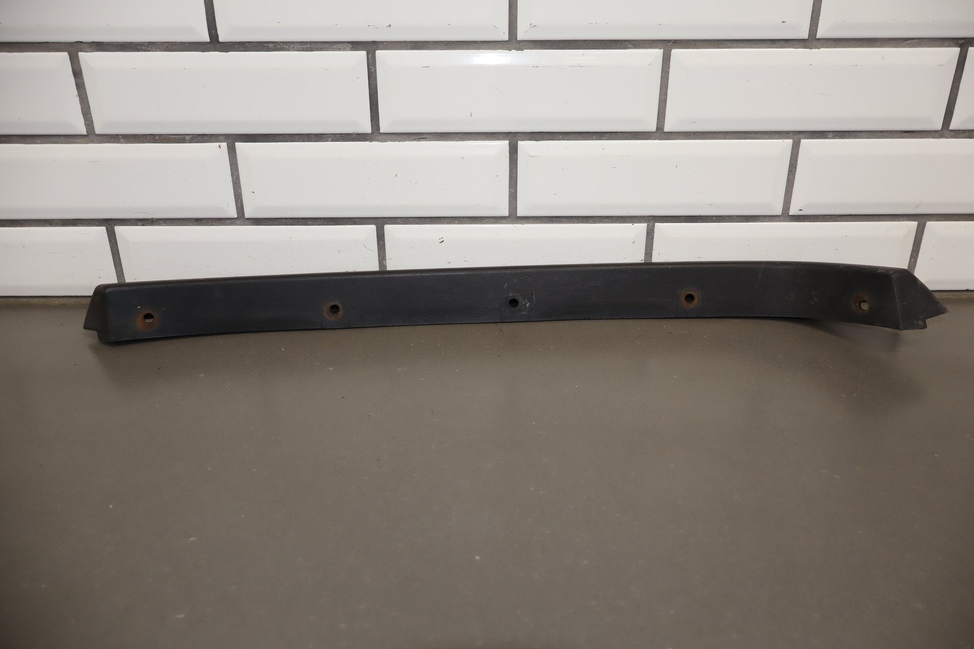 2003-2009 Hummer H2- Right Front Hood Flare Moulding 15200467