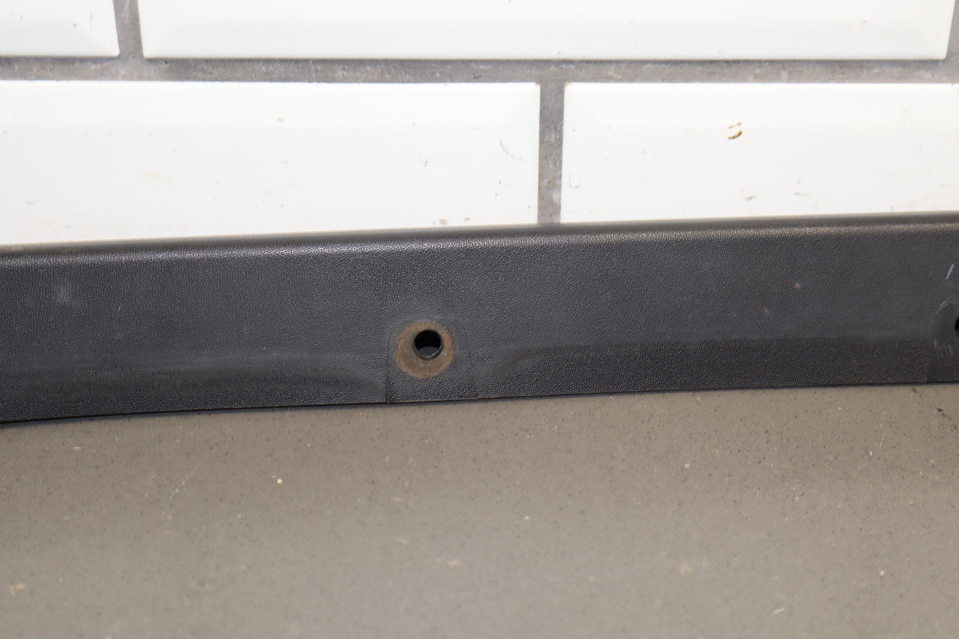 2003-2009 Hummer H2- Right Front Hood Flare Moulding 15200467