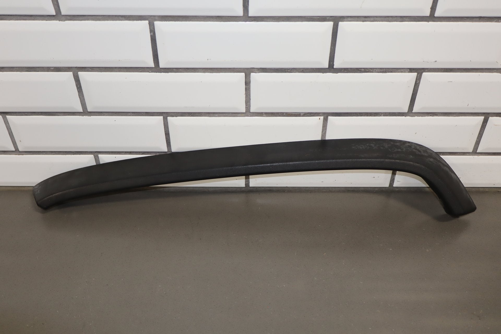 2003-2009 Hummer H2- Right Front Hood Flare Moulding 15200467