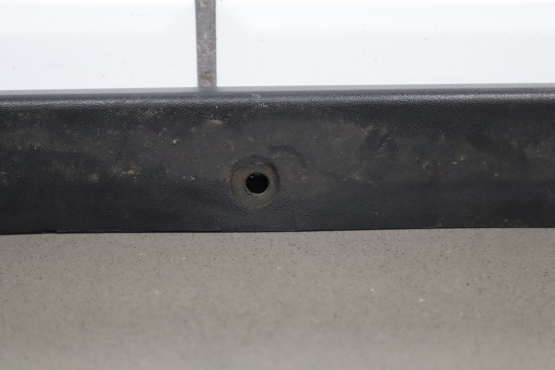 2003-2009 Hummer H2- Right Front Hood Flare Moulding 15200467