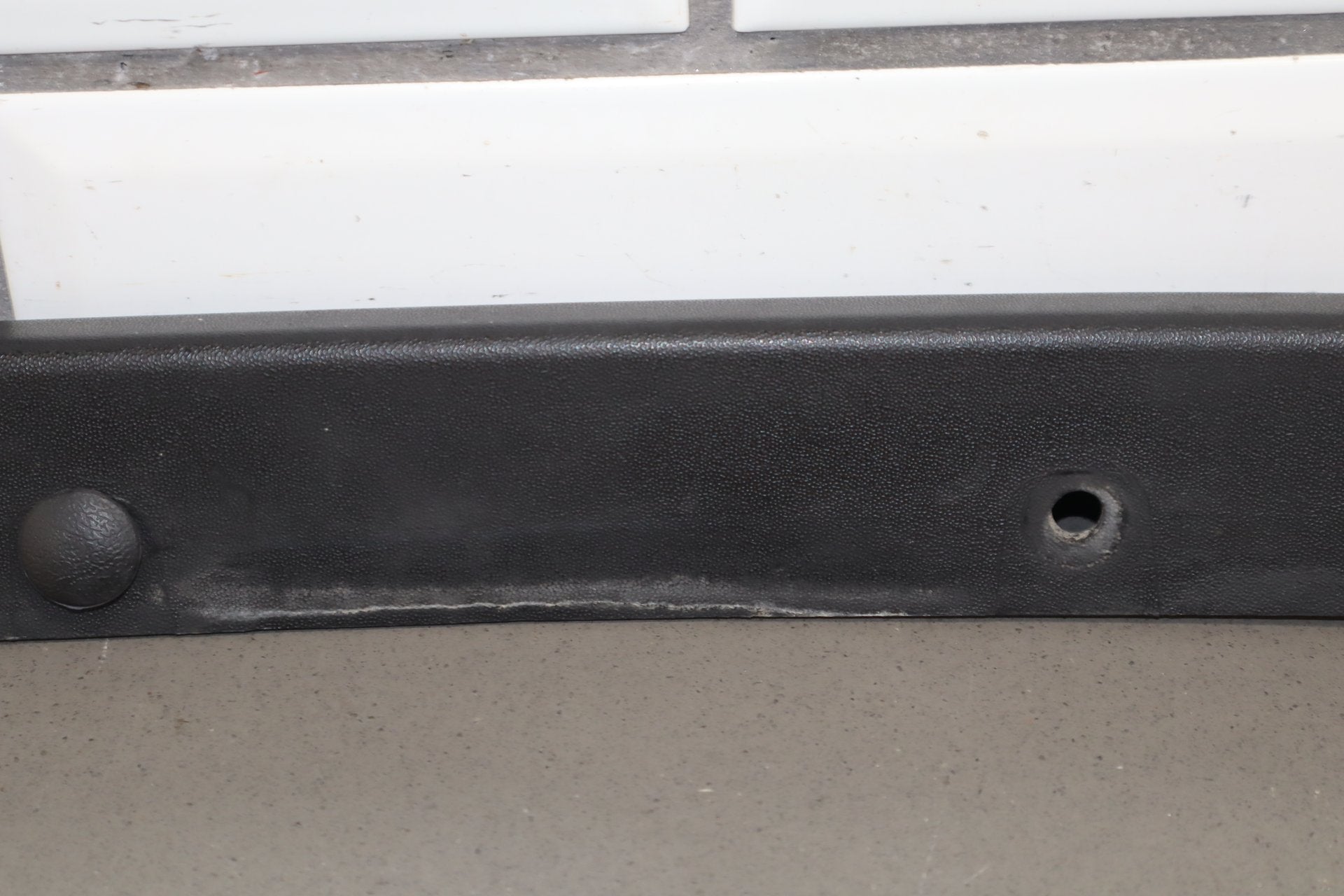 2003-2009 Hummer H2- Right Front Hood Flare Moulding 15200467