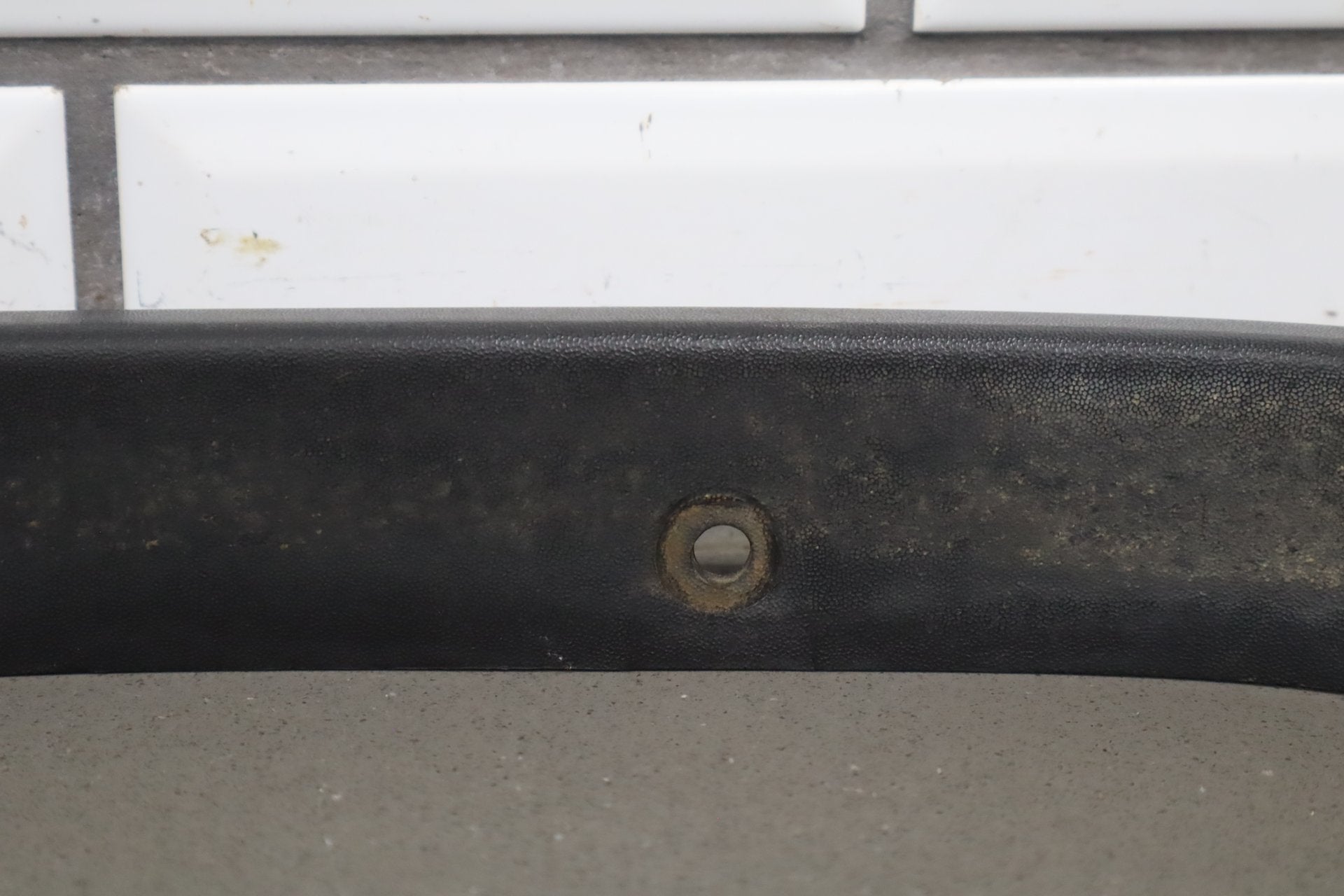 2003-2009 Hummer H2- Right Front Hood Flare Moulding 15200467