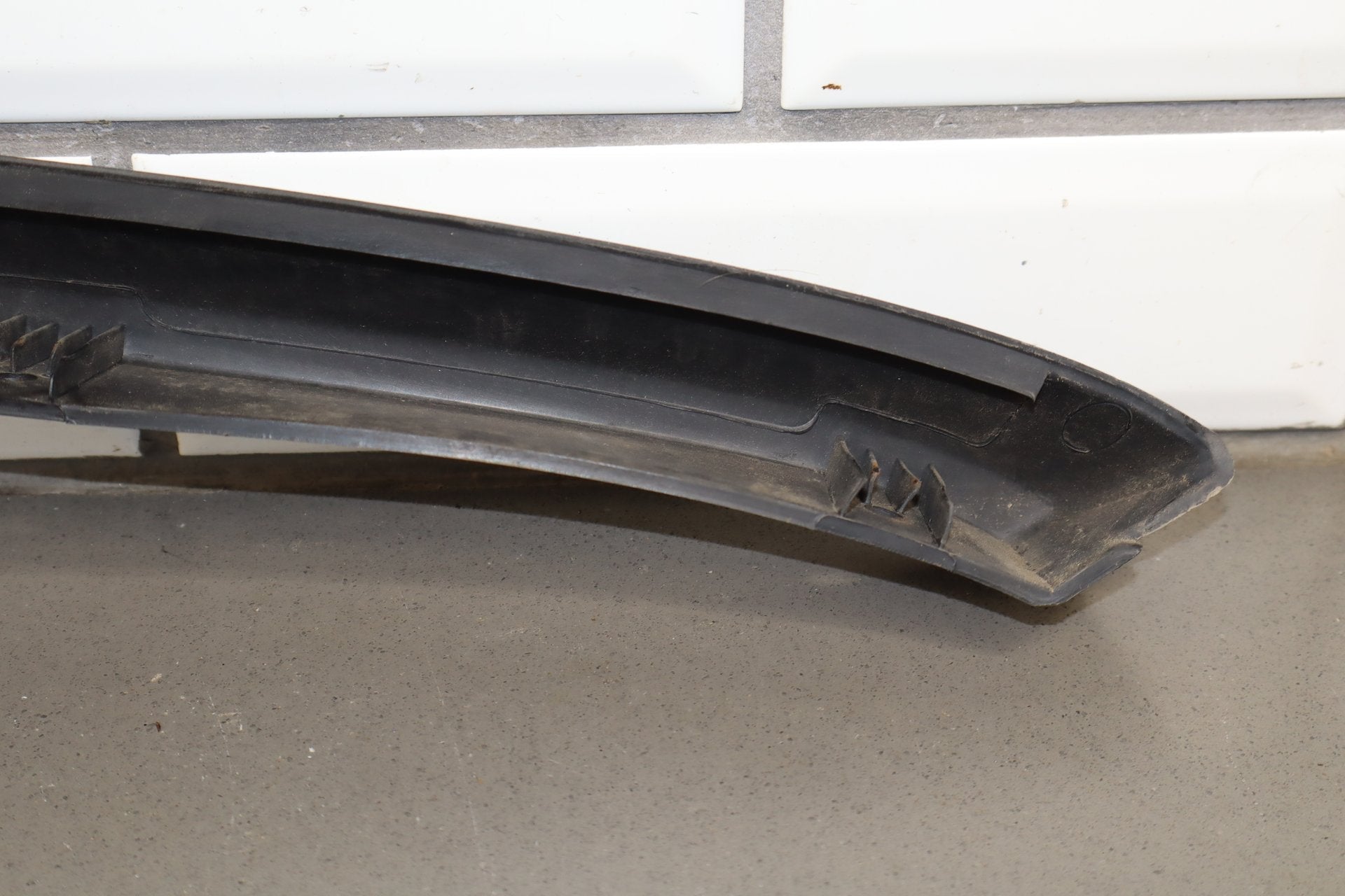 2003-2009 Hummer H2- Right Front Hood Flare Moulding 15200467