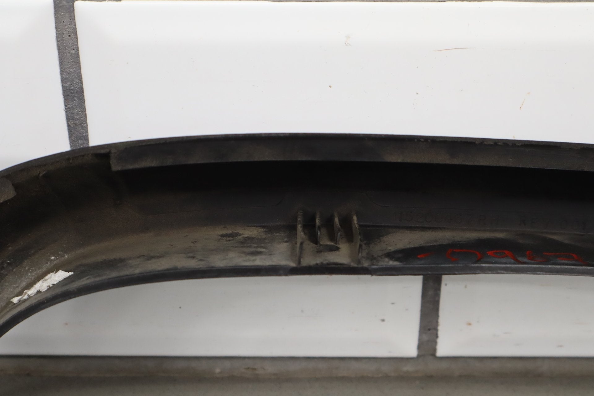 2003-2009 Hummer H2- Right Front Hood Flare Moulding 15200467