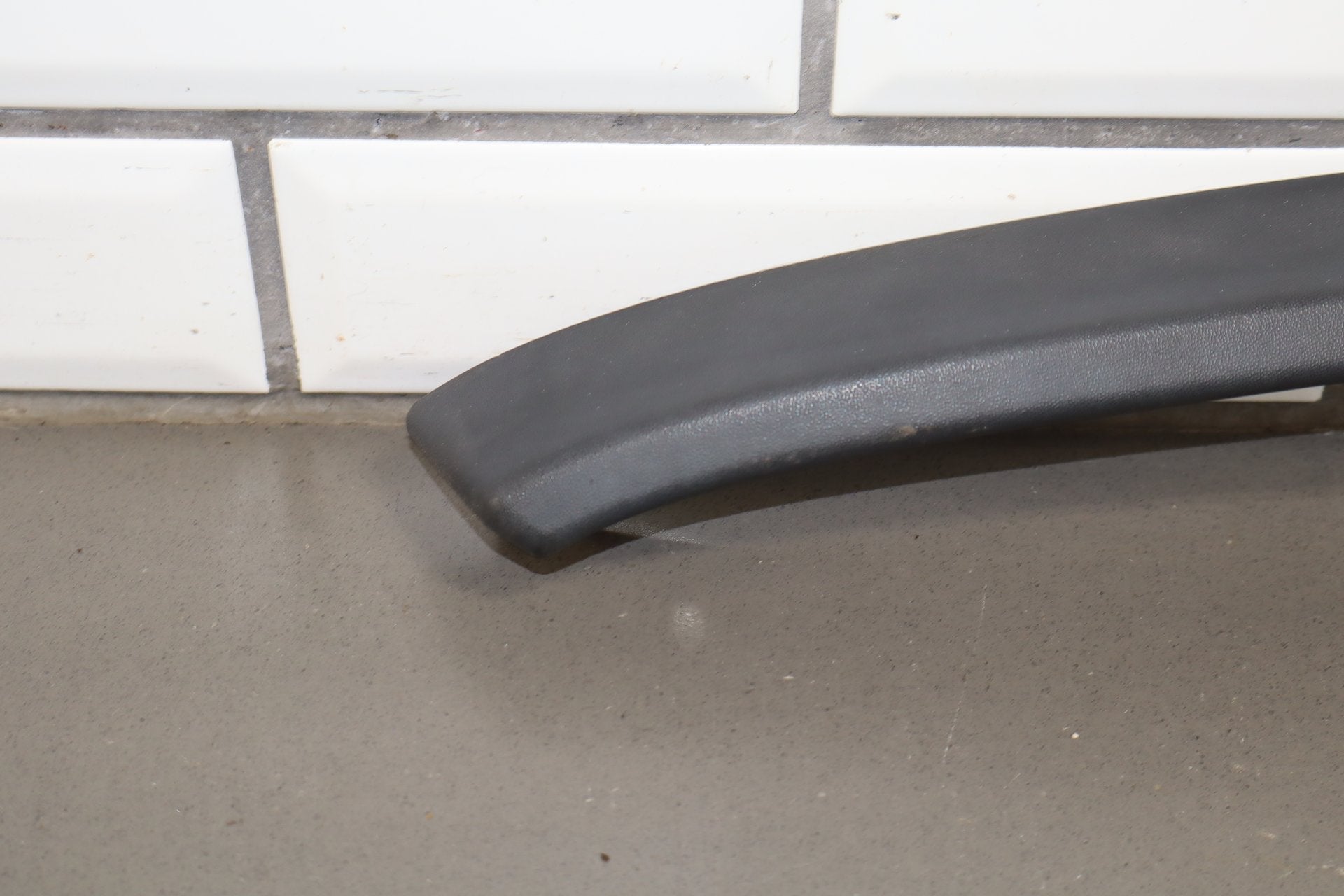 2003-2009 Hummer H2- Right Front Hood Flare Moulding 15200467