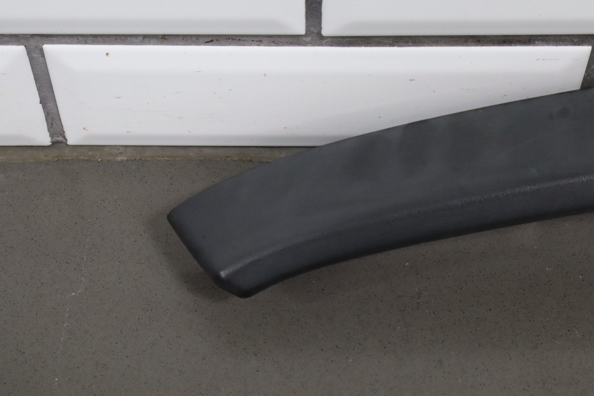 2003-2009 Hummer H2- Right Front Hood Flare Moulding 15200467