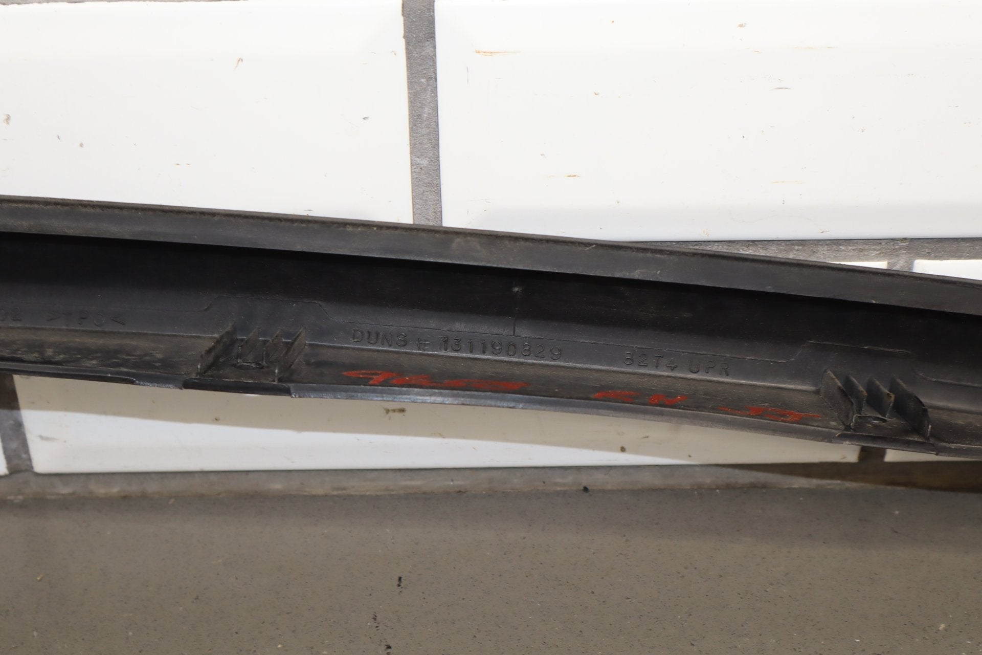 2003-2009 Hummer H2- Right Front Hood Flare Moulding 15200467
