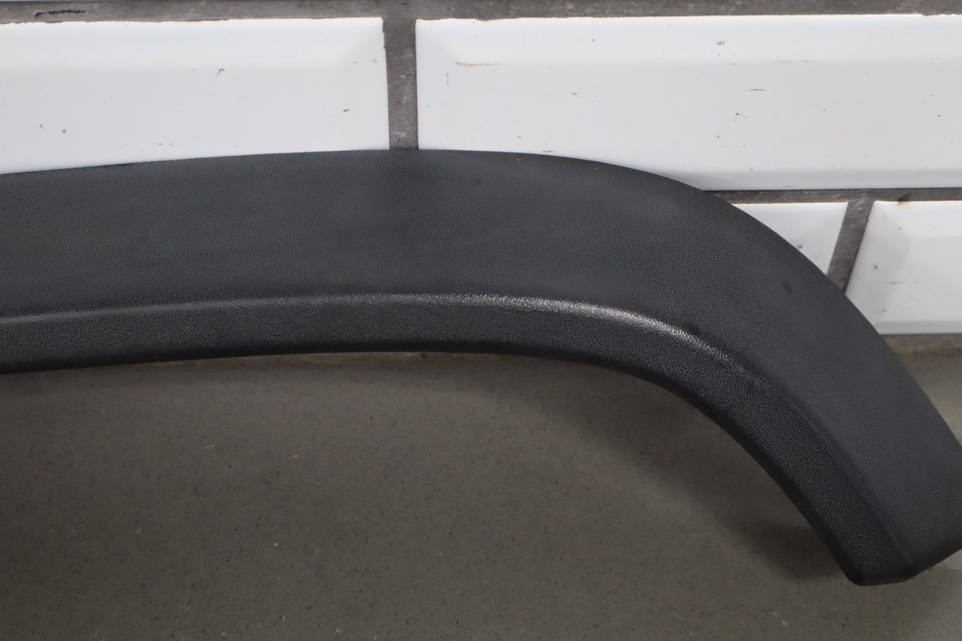 2003-2009 Hummer H2- Right Front Hood Flare Moulding 15200467