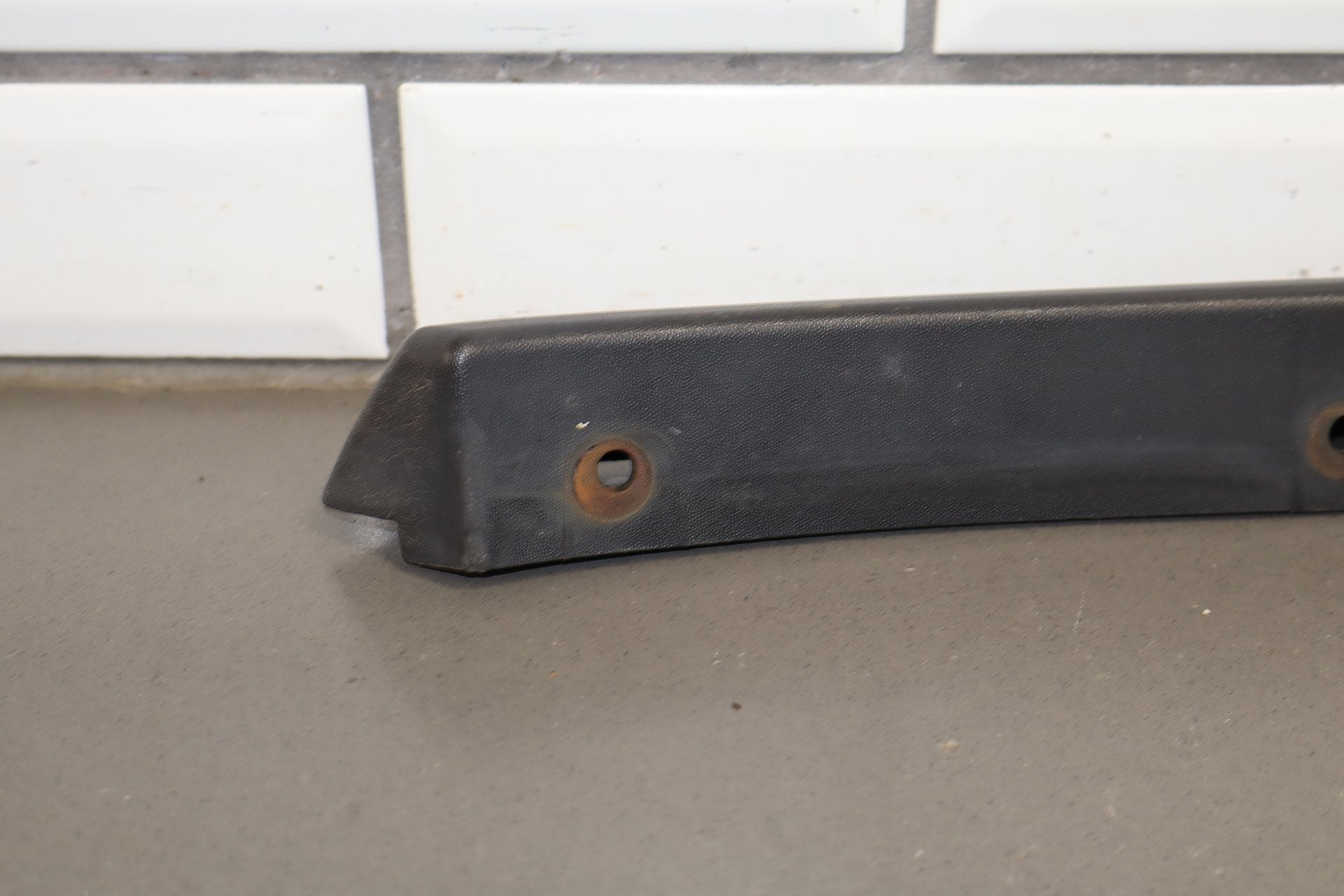 2003-2009 Hummer H2- Right Front Hood Flare Moulding 15200467