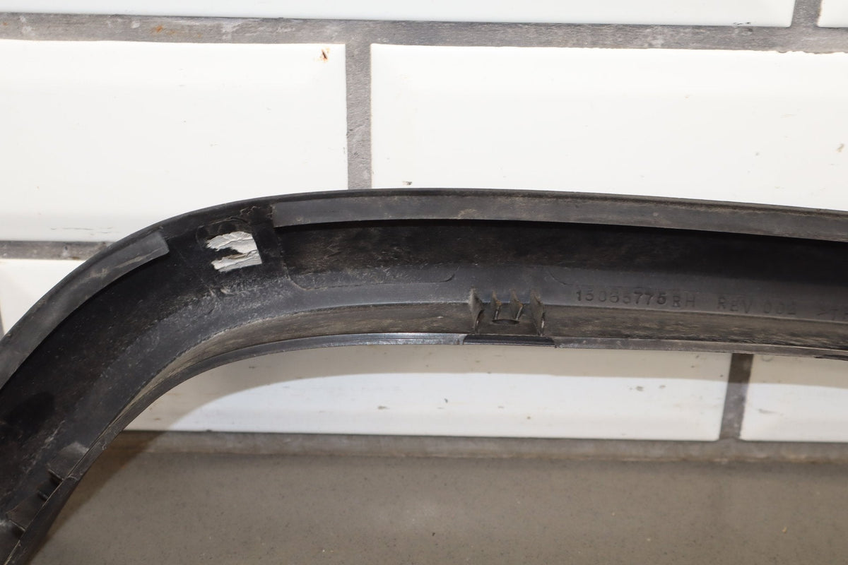 2003-2009 Hummer H2- Right Front Hood Flare Moulding 15200467