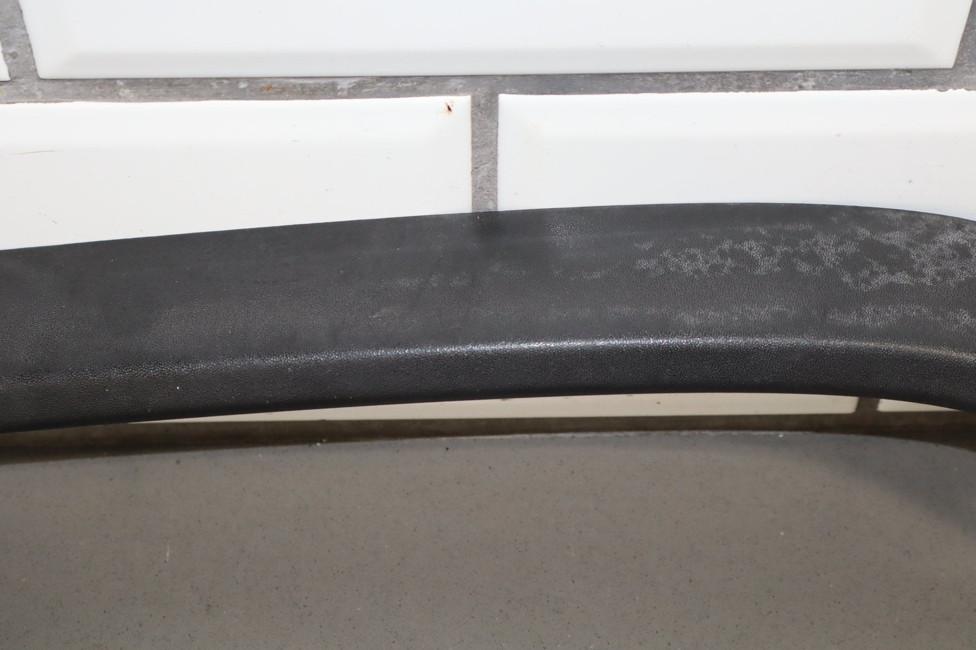 2003-2009 Hummer H2- Right Front Hood Flare Moulding 15200467